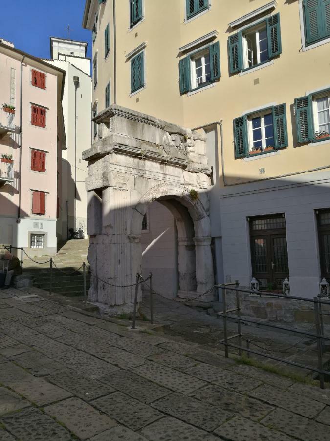 Casa Vacanze Penelope In Centro Storico Trieste Exterior photo